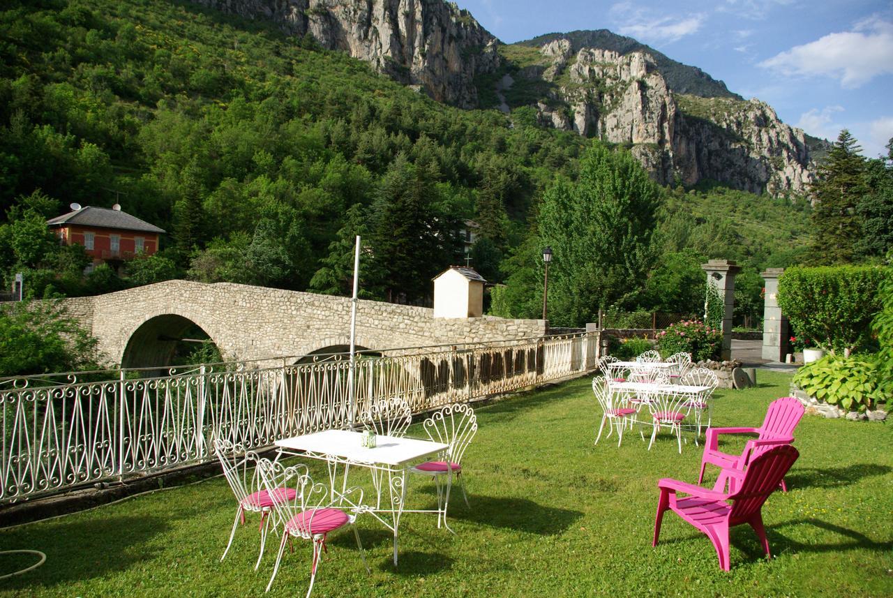 Отель Le Mirval La Brigue Экстерьер фото